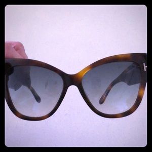 Authentic TOM FORD Cat Eye sunglasses!